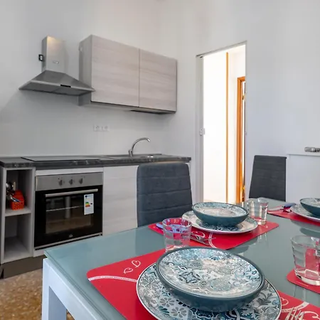 Guesthost - Casa Di Maty 3 شقة *